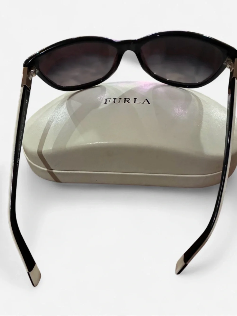 Stylish Black Women’s Sunglasses with Gradient Lenses